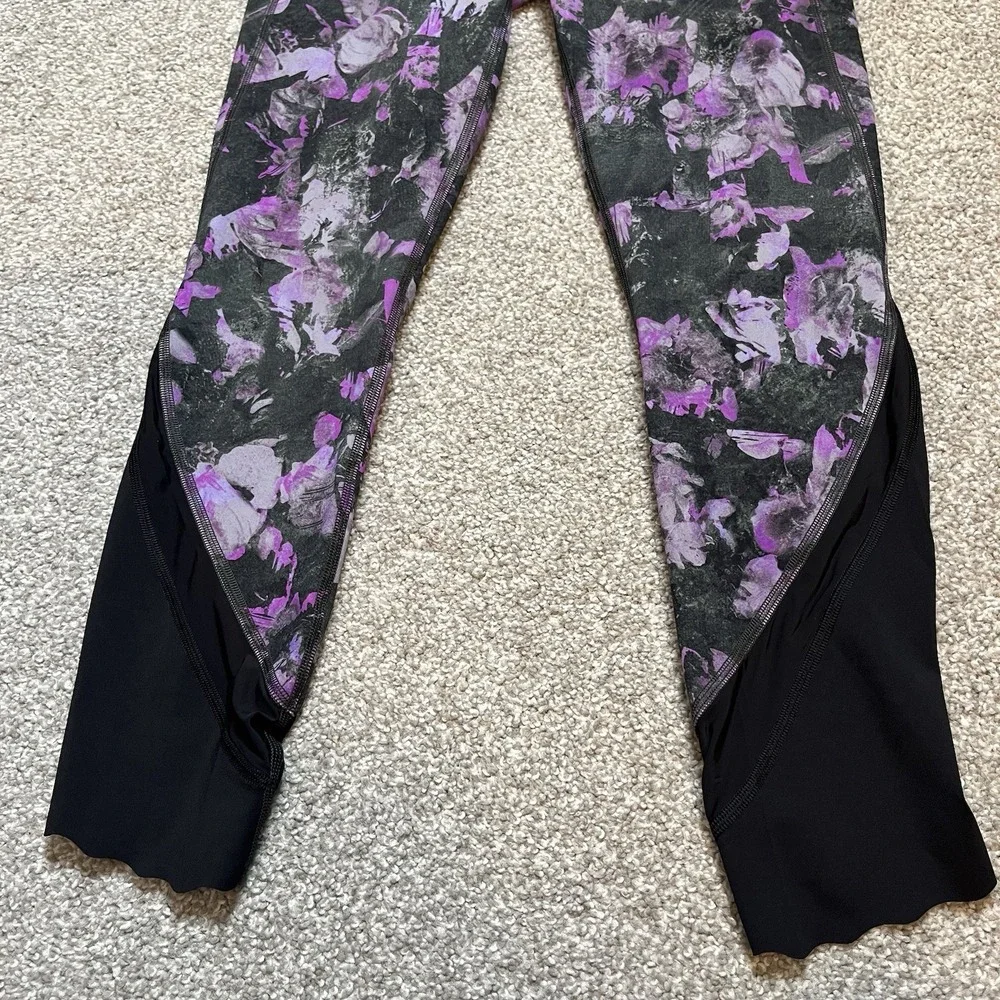 Lululemon Womens 4 Wunder Under Crop High Rise Scalloped Hem Black Purple Floral